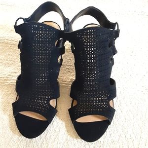 Y.not sz 9M strappy black ankle sandle  mesh Swede look slip on block heel sexy